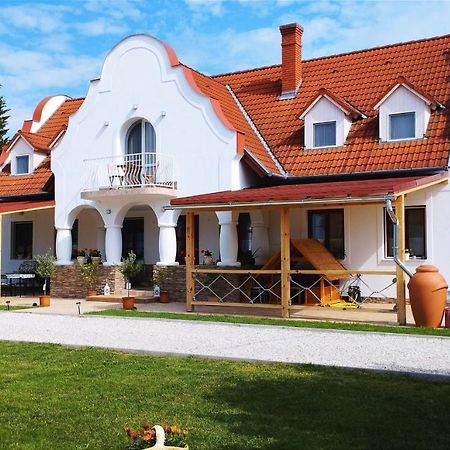 Regori Haz Hotel Balatongyörök Buitenkant foto