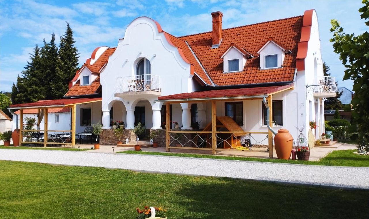 Regori Haz Hotel Balatongyörök Buitenkant foto